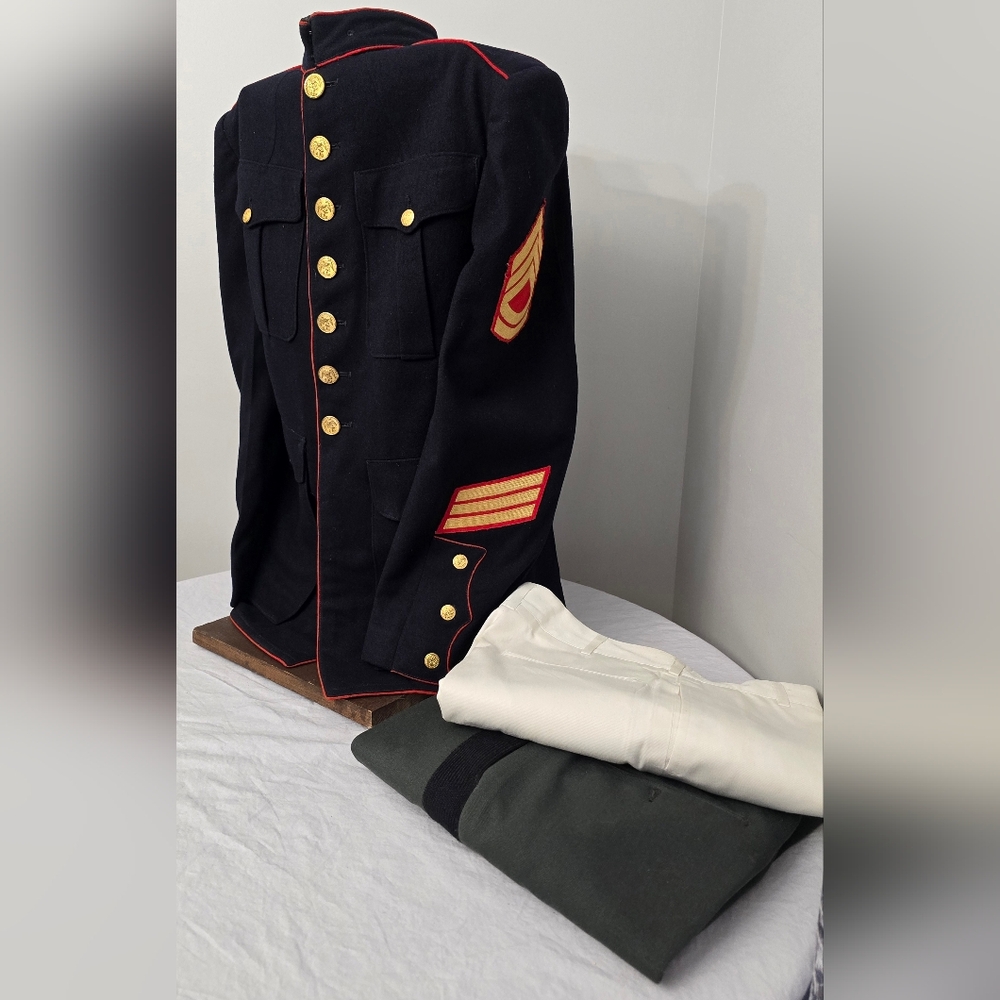 Vintage U.S. Marine Corps USMC Enlisted Dress Blue Coat Gunnery Sergeant E-7